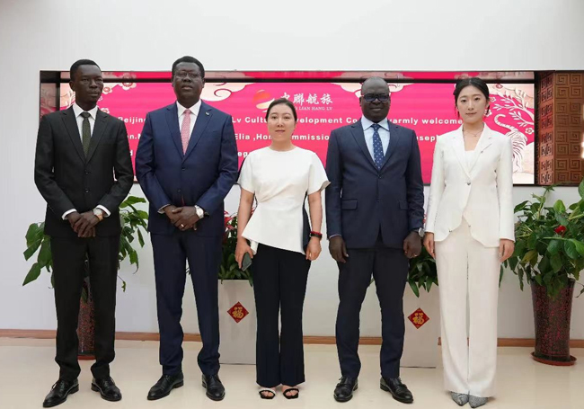南苏丹部长亚历克斯·埃利亚·拉多Hon. Mr. Alex Lotiyu Elia Lado一行莅临公司，促进经济交流